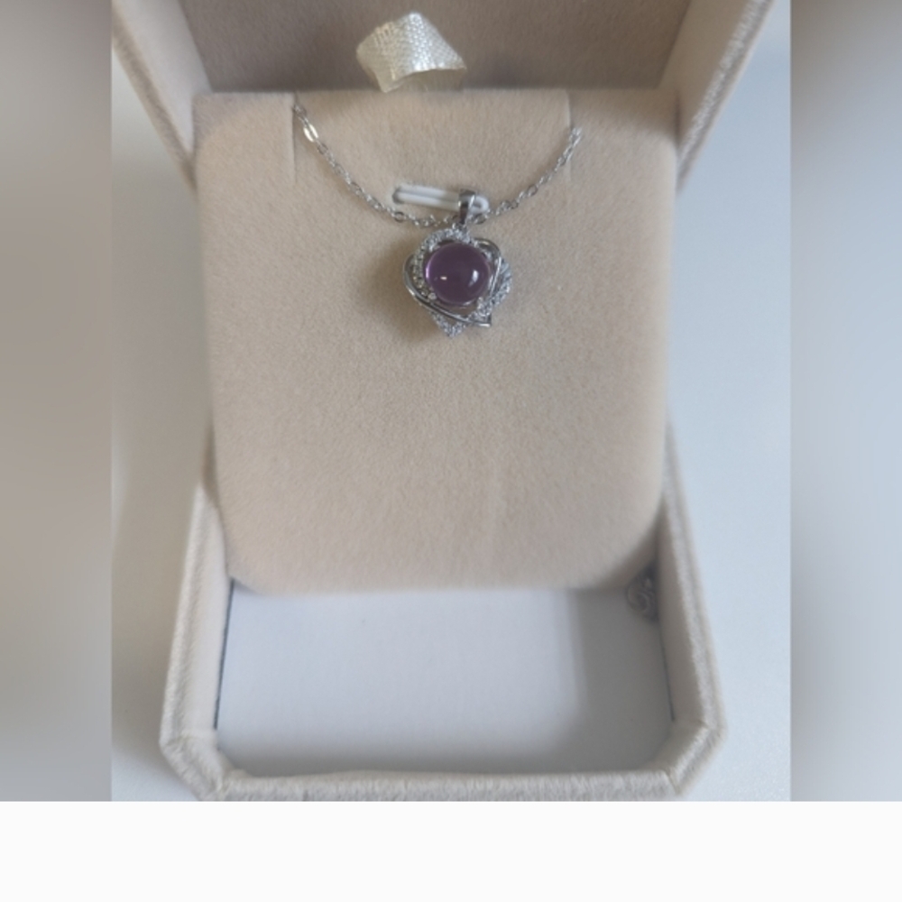 .925 Elegant Silver and Amethyst Pendant Necklace